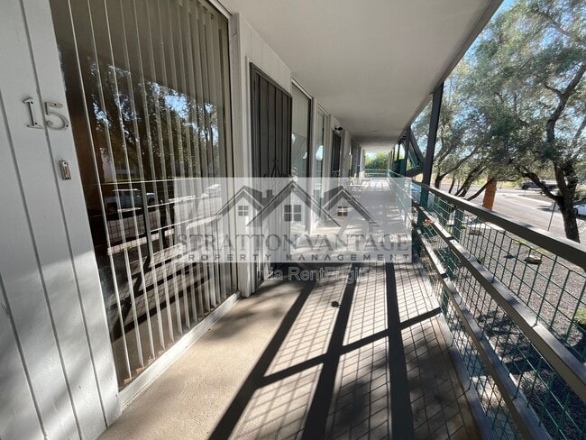 Foto del edificio - 6936 E 4th St