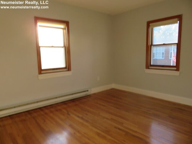 Building Photo - 31 Beechcroft St