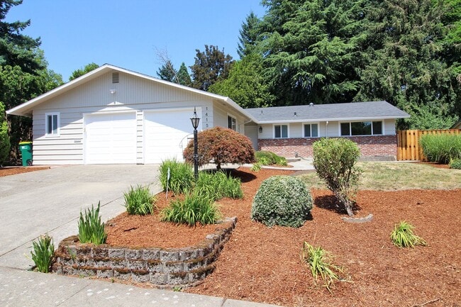 Building Photo - 14155 SW Red Haven Dr