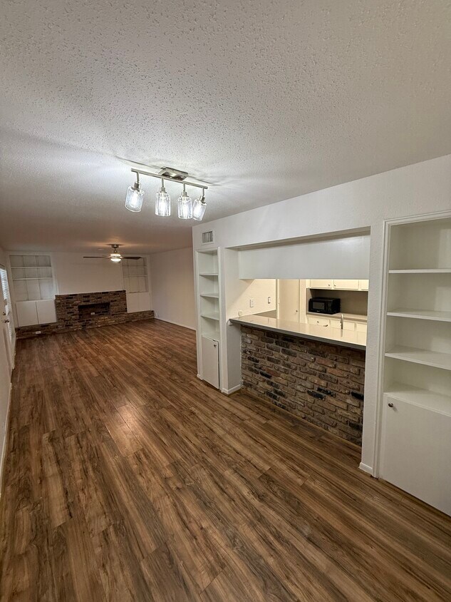 Foto principal - 2121 Fountain View Dr