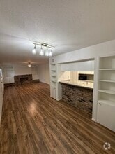 Building Photo - 2121 Fountain View Dr