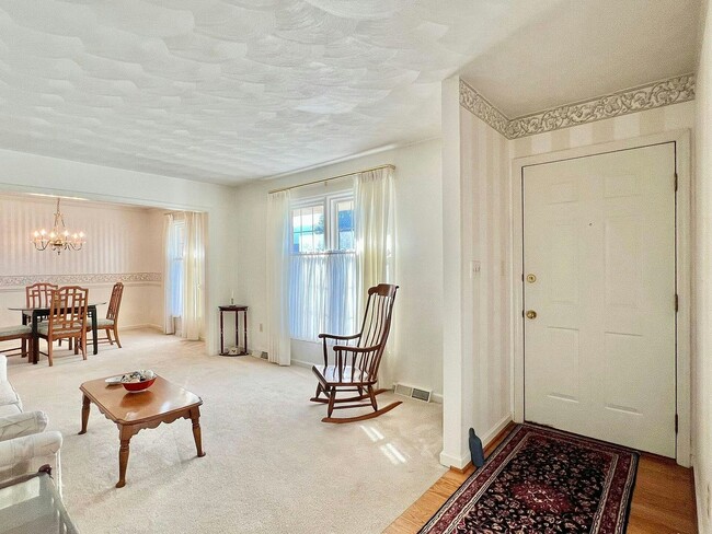 Building Photo - 4946 Appletree Dr