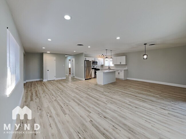 Foto del edificio - 3112 E Vegas Valley Dr