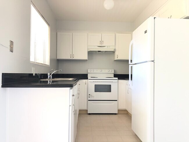 Building Photo - 7216 Coronado Dr