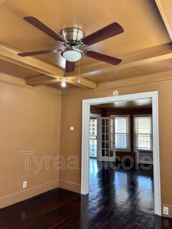 Foto del edificio - 4915 Maplewood Ave