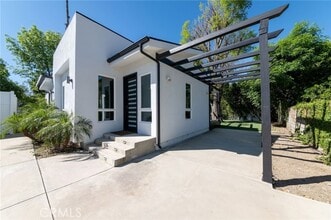Building Photo - 5849 Shirley Ave