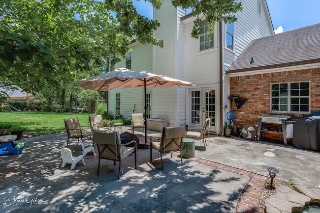 Foto del edificio - 1260 Capilano Dr