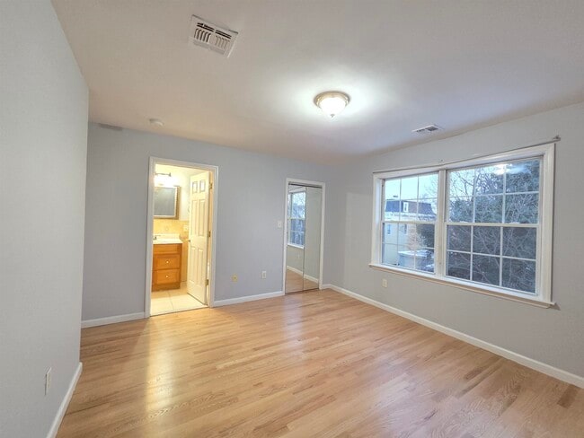 Building Photo - 27 Jewett Ave