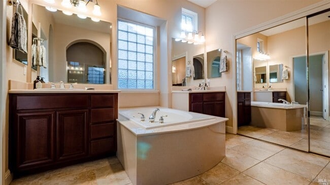 Building Photo - 1064 Diamante