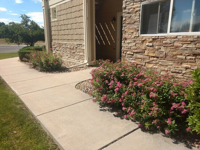 Foto del edificio - Cozy 2-Bedroom, 2-Bathroom Condo at The Boulders at Broadlands – Available May 5!