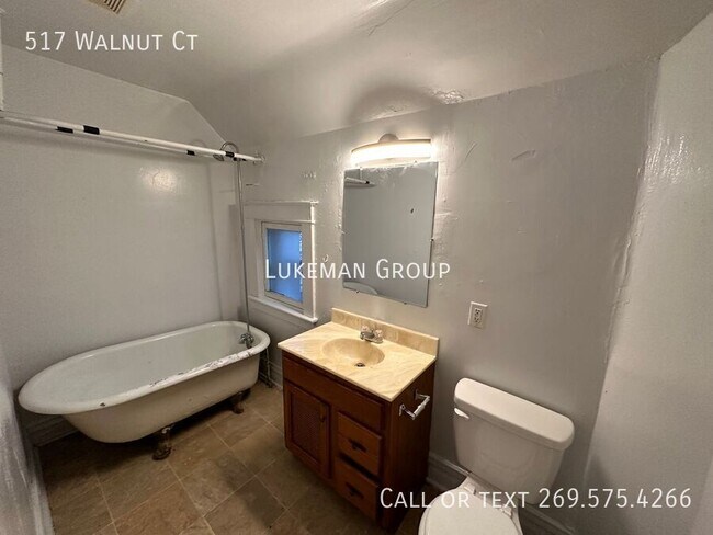 Building Photo - 517 Walnut Ct
