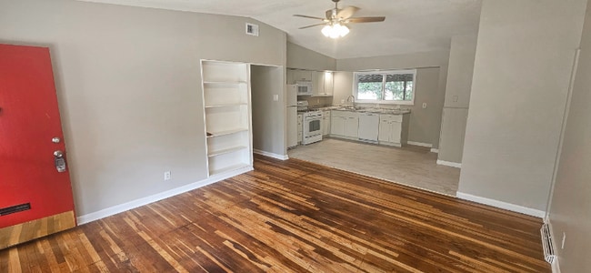 Photo - 9950 Cambria Dr House