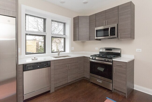 Foto del edificio - 2228 N Sawyer Ave