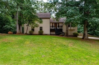 Building Photo - 303 Cacique Ct