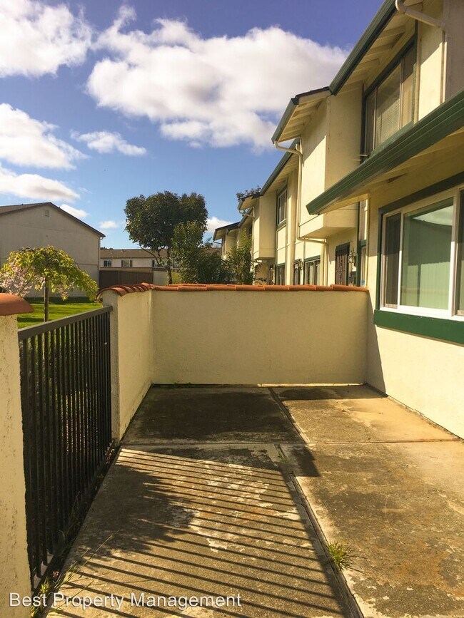 Foto del edificio - 2 br, 1 bath House - 4700 Valencia Way