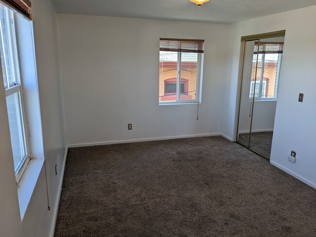 Building Photo - 651 N 200 W