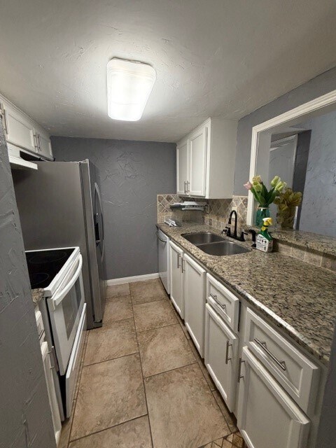 Foto del edificio - 7200 Clarewood Dr