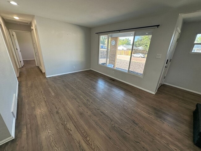 Foto del edificio - Charming 4 bed 2 Bath home