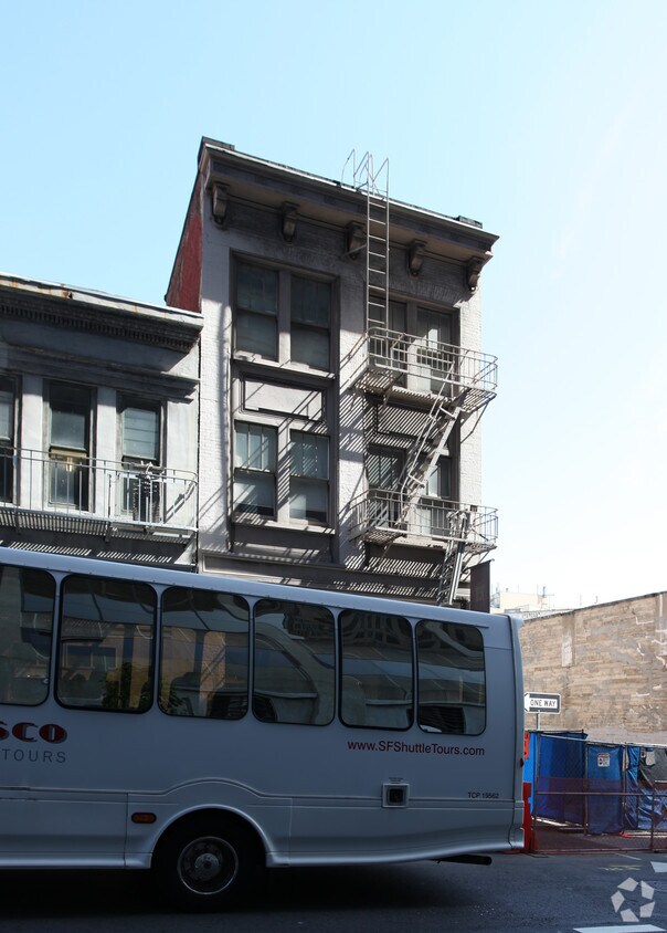 Building Photo - 636-640 Washington St
