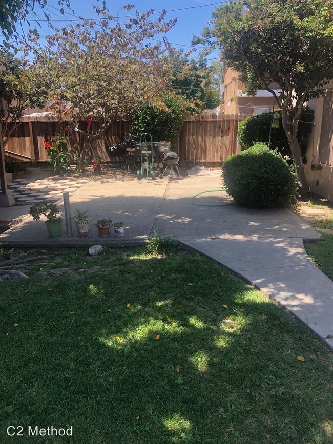 Foto del edificio - 1336 E Hellman St