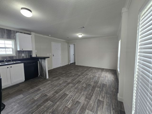 Building Photo - 83 Stebbins Dr