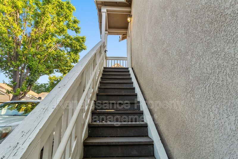 Primary Photo - 82 Lexington St