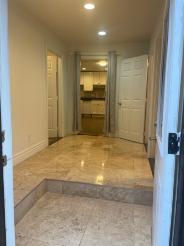 Building Photo - 610 NW 133rd Cir