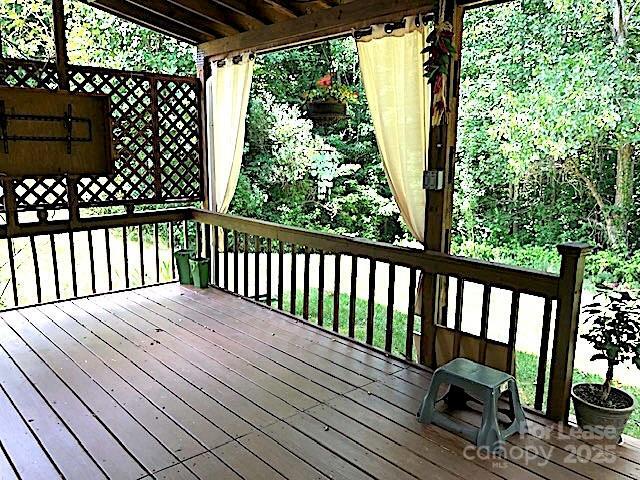 Foto del edificio - 1913 Thorn Crest Dr