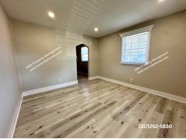 Foto del edificio - CENTER TOWNSHIP! **** SECTION 8 ****