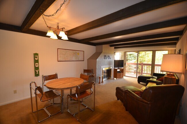 Building Photo - Long Winter Lease!  Fully Furnished, on bu...