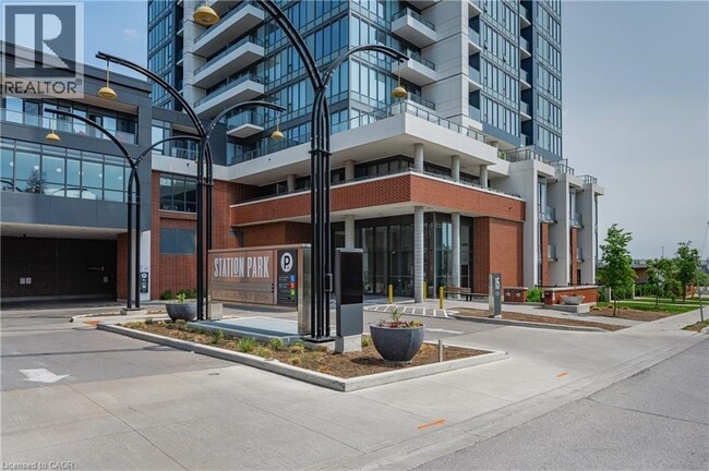 Photo du bâtiment - 15 Wellington St S