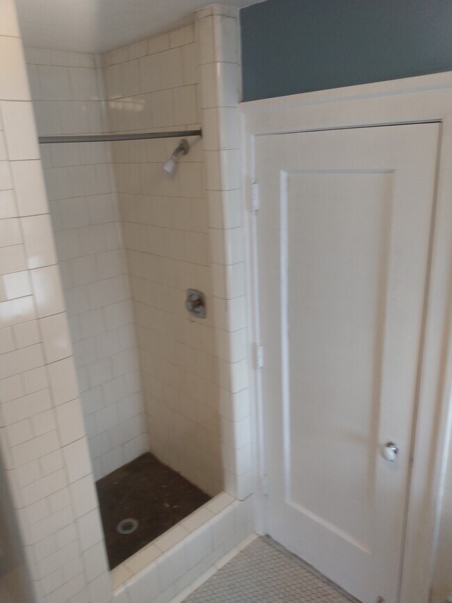 Building Photo - 331 5th St