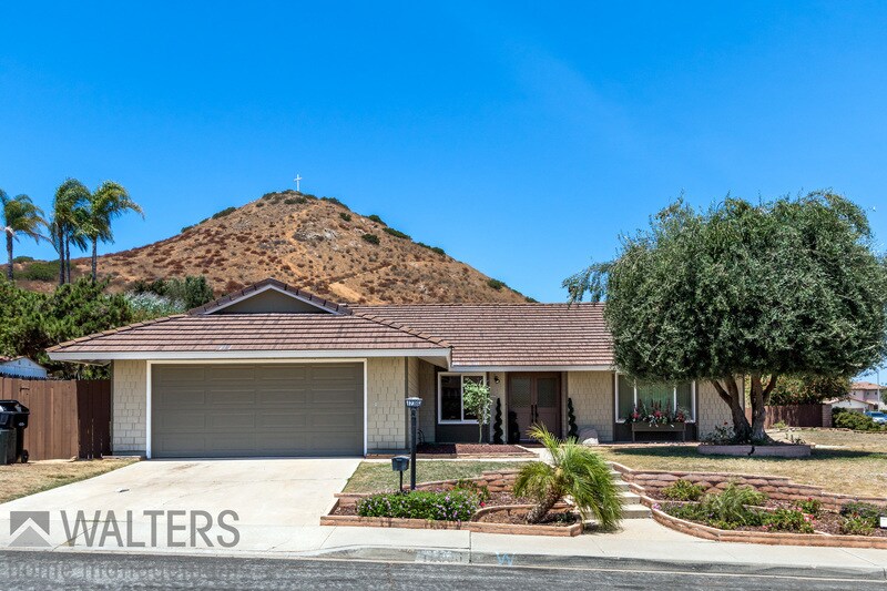 Foto principal - 12386 Fernando Dr