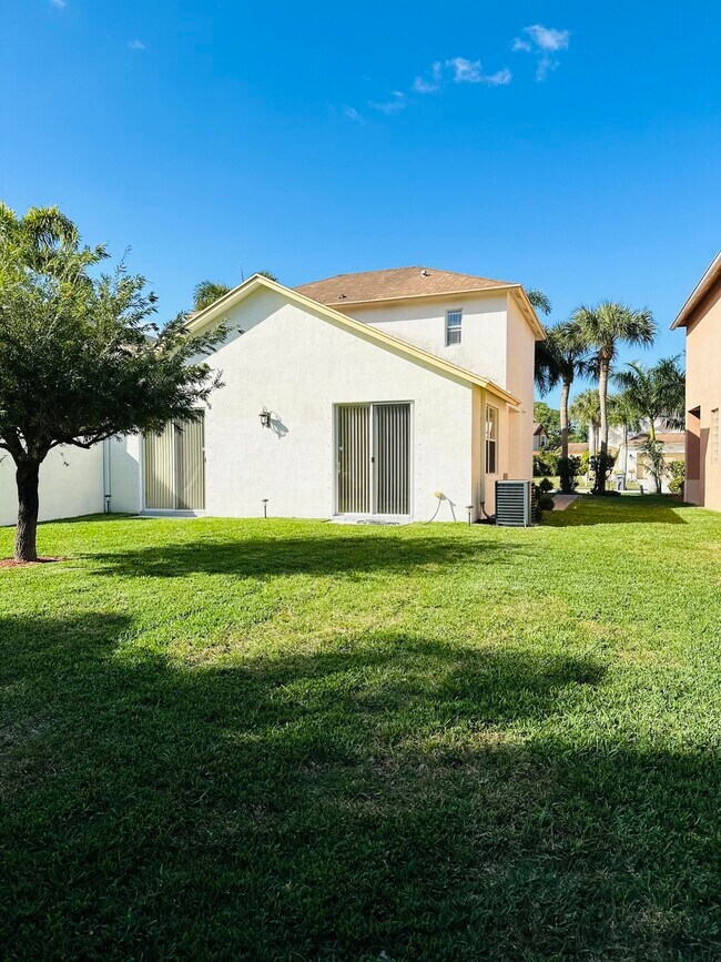 Foto del edificio - 5780 Azalea Cir