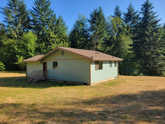 Building Photo - Cozy 2 bedroom Cottage on Acreage in Port ...