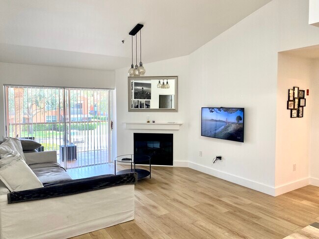 Foto del edificio - 3131 Clint Moore Rd