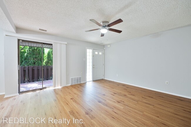 Building Photo - 2 br, 1.5 bath House - 3333 Comly Rd  Unit 42