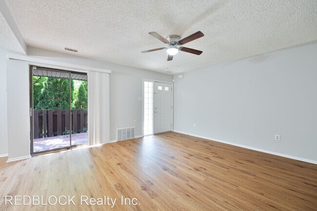 Foto del edificio - 2 br, 1.5 bath House - 3333 Comly Rd  Unit 42