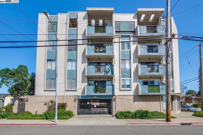Building Photo - 398 Parrott St