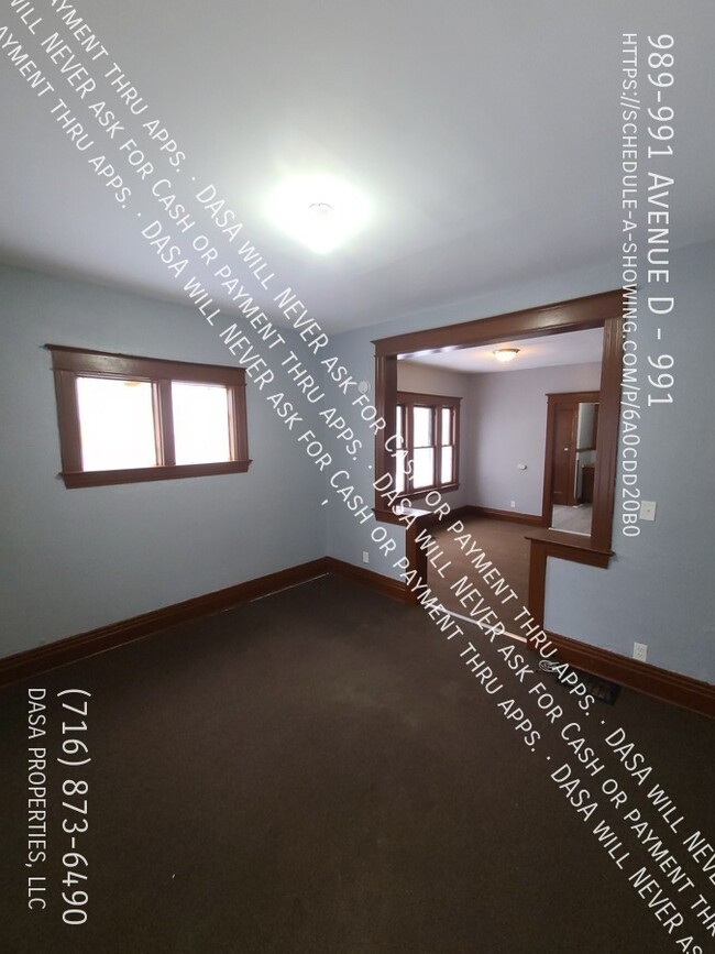 Foto del edificio - 991 Avenue D - 2 Bed / 1 Bath