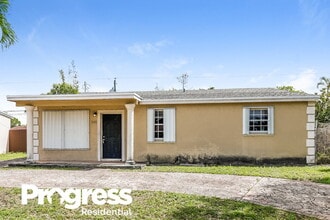 Building Photo - 541 N 68th Way