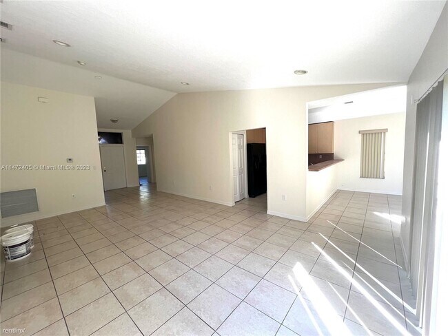 Foto del edificio - 3 br, 2 bath House - 1675 NE 36th Ave