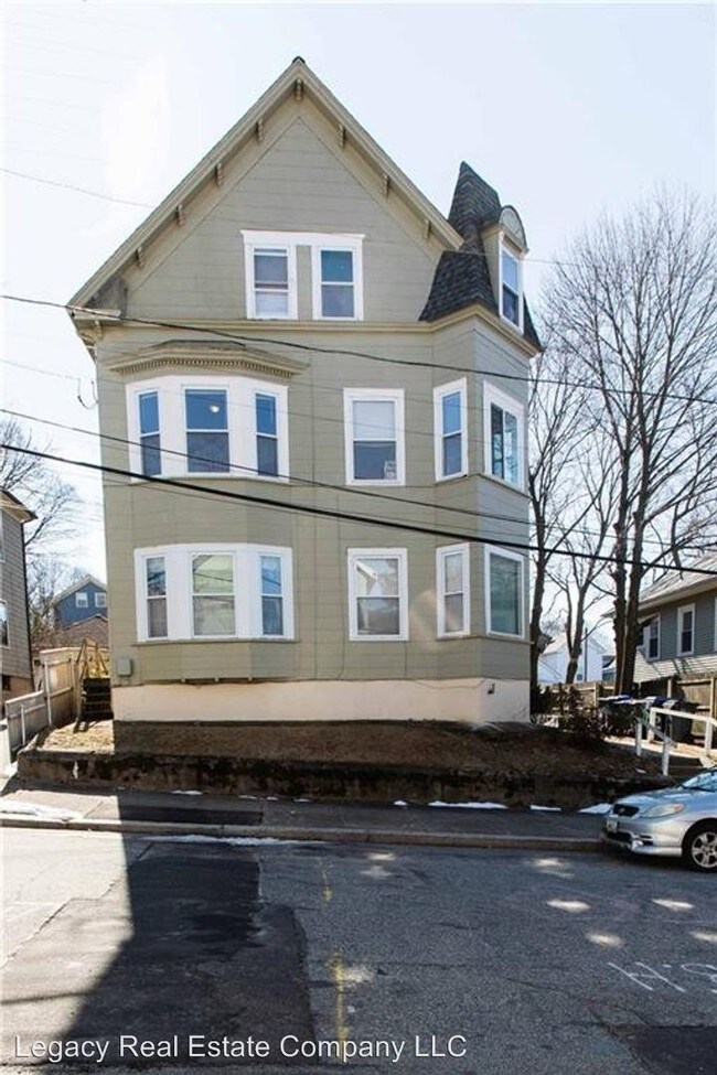 Building Photo - 15 Woodbine St