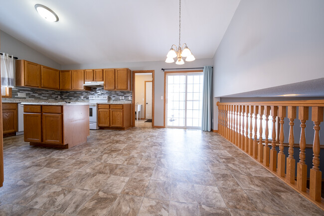 Building Photo - 413 9th St
