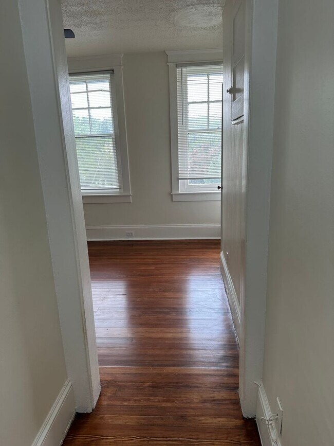 Foto del edificio - 1722 W Market St