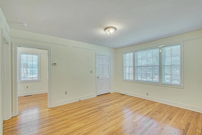 Building Photo - 37 Lyttleton Ave