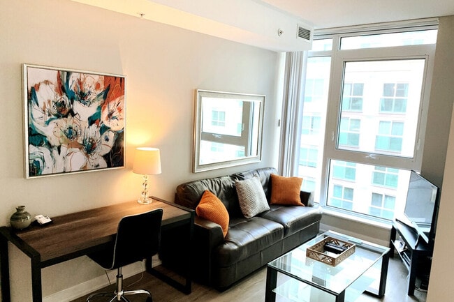 Building Photo - 199 Richmond St W