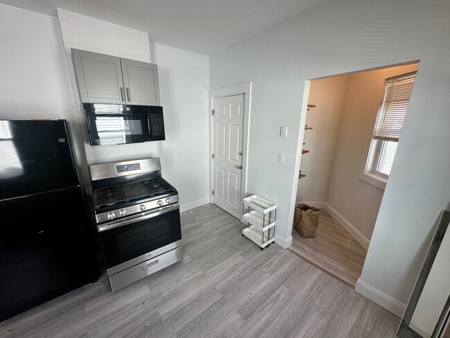 Foto del edificio - 63 Webster Ave