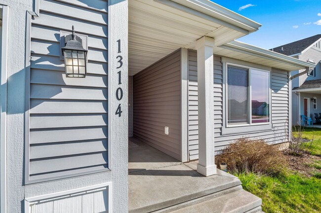 Building Photo - Newer 3 Bedroom, 2 Bath Airway Heights Ran...