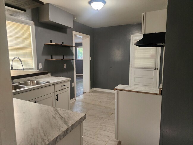 Foto del edificio - 3580 Gowan Dr